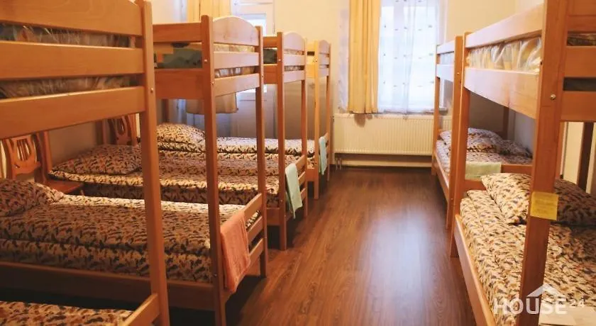 Newplay Hostel Λβιβ 0*,